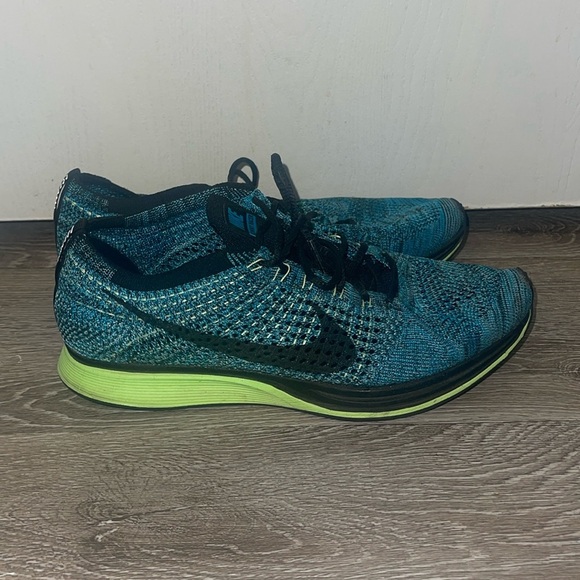 NIKE FLYKNIT RACER blue lagoon size 9 running athletic sneaker - Picture 1 of 6